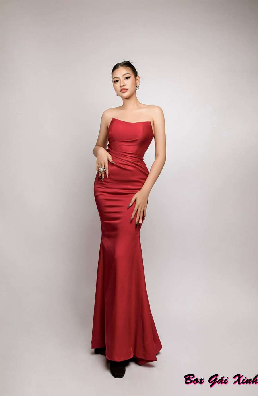 Hình ảnh Trần Thanh Tâm diện váy dạ hội xinh đẹp quyến rũ