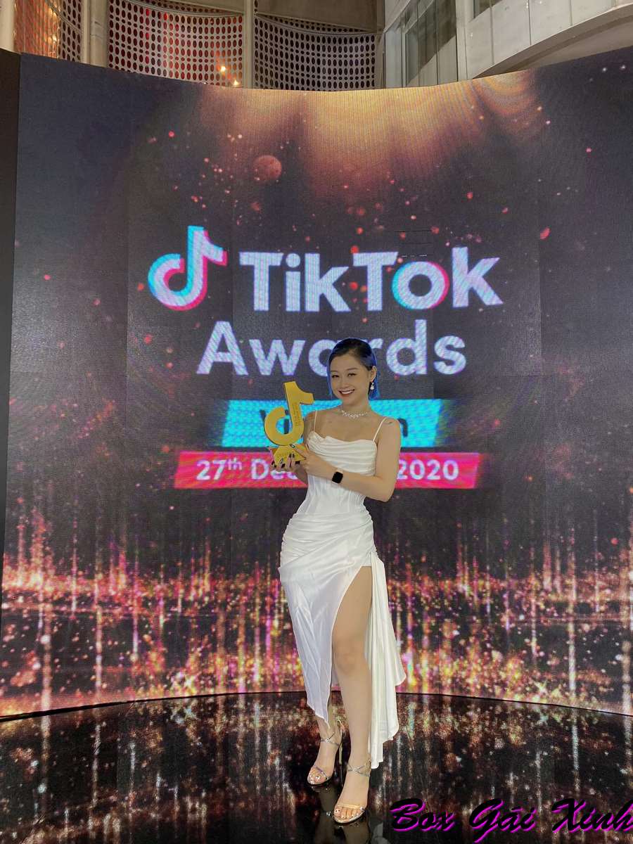 Hình ảnh Hảo Thỏ xinh đẹp nhận giải thưởng Tiktok Award