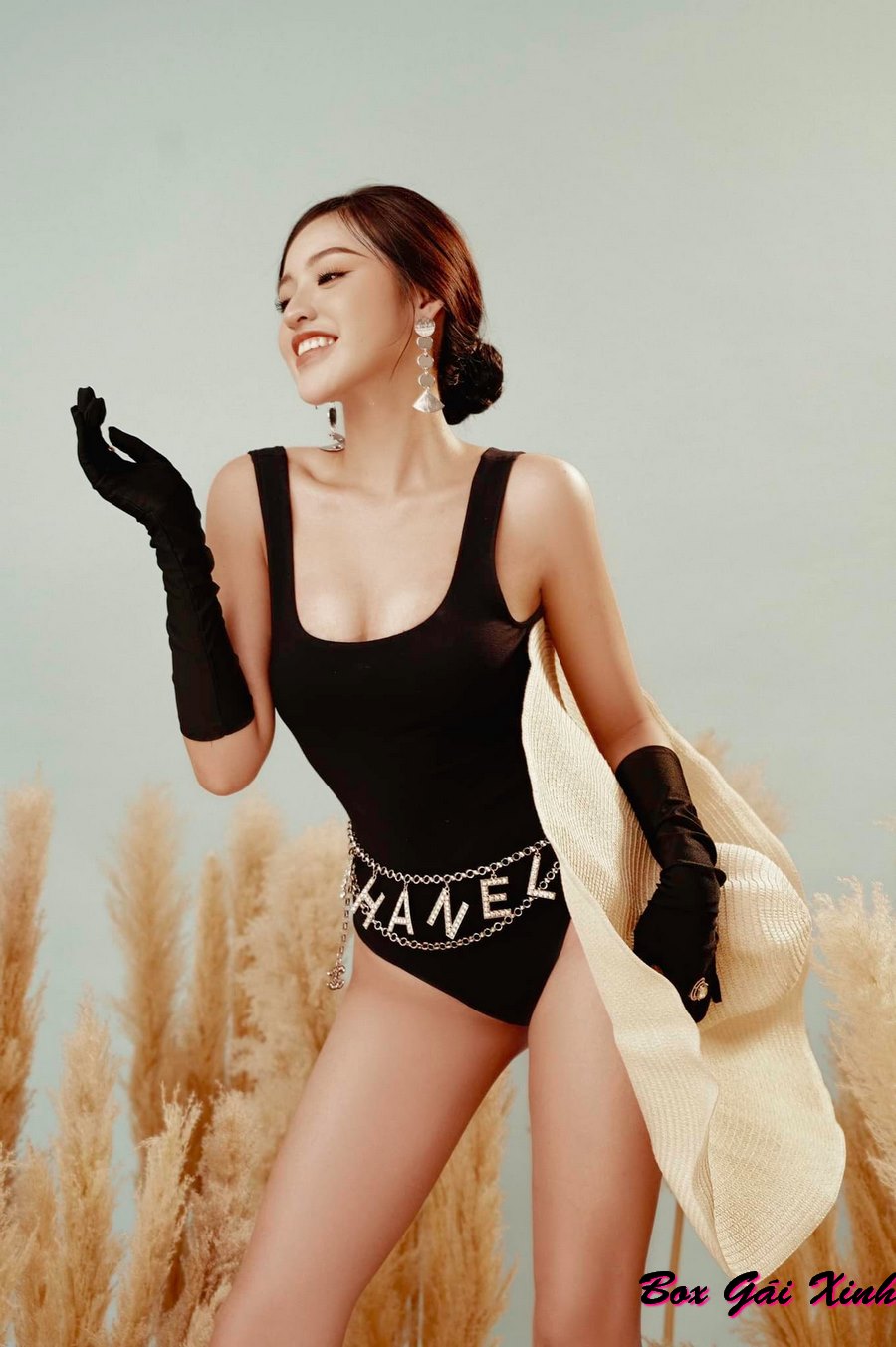ảnh Trần Thanh Tâm bikini gợi cảm chụp hình cho tạp chí thời trang nóng bỏng