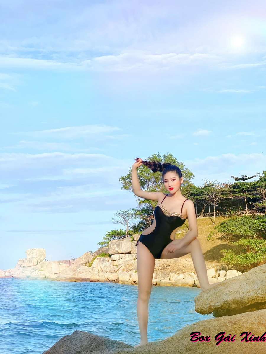 Hình ảnh Bùi Hồng Anh mặc bikini lộ hàng sexy nóng bỏng hot nhất